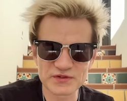 SUM 41 Frontman DERYCK WHIBLEY To Unveil 'Walking Disaster' Clothing Brand At Warped Tour In Orlando