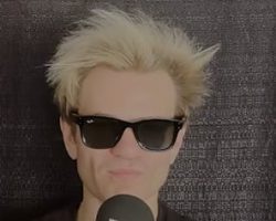 DERYCK WHIBLEY: 'I'd Like To Do An Acoustic Tour Of SUM 41 Songs'