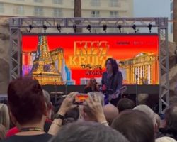 Watch: KISS Pays Tribute To ACE FREHLEY During First 'Unmasked' Show At 'KISS Kruise: Landlocked In Vegas'