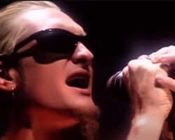 Late ALICE IN CHAINS Frontman LAYNE STALEY's 'Journals' Land On The New York Times 'Best-Seller' List