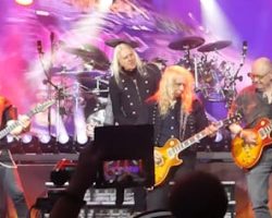 Watch: SAXON Rejoined By Guitarist PAUL QUINN On Stage In Sheffield