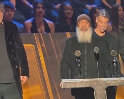 Watch: SOUNDGARDEN Reunites For All-Star Performance At ROCK AND ROLL HALL OF FAME Induction Ceremony